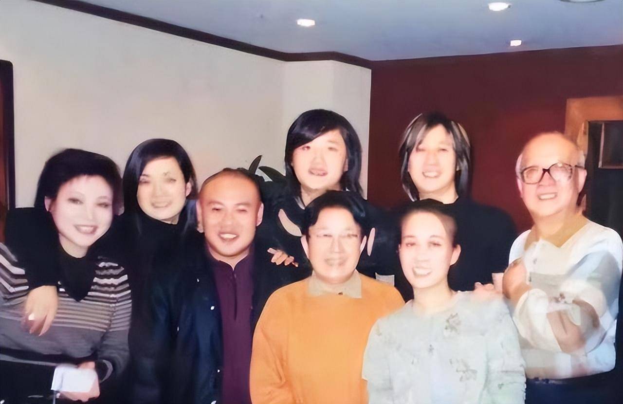 89岁谷建芬庆生,刘欢那英孙楠等大牌学生都没来,只见一个董文华_网友