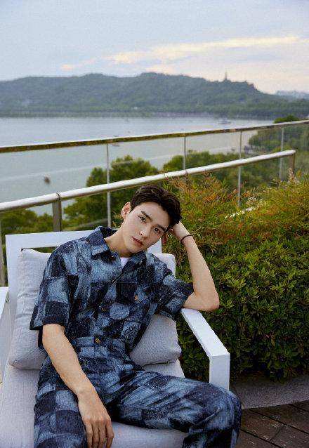 龚俊工作室花絮vlog,独自发展意气风发,秒变甜龚俊_物料_结果_照片