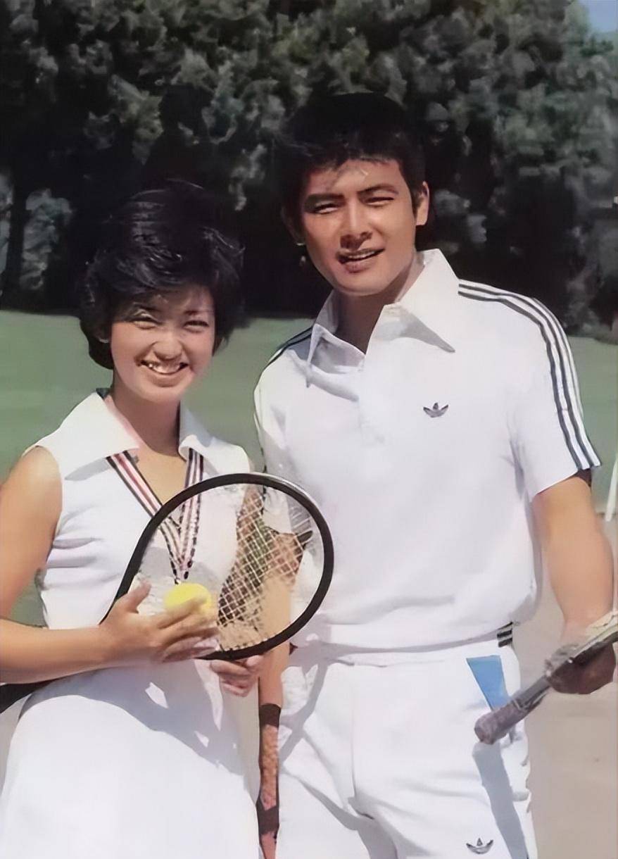 山口百惠:嫁给三浦友和42年从不吵架,64岁身材发福笑容依旧恬静_合作