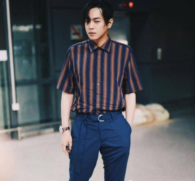 张若昀扎着小辫子,臃肿的身材已经变成了中年胖大叔,网友:唐艺昕很强!