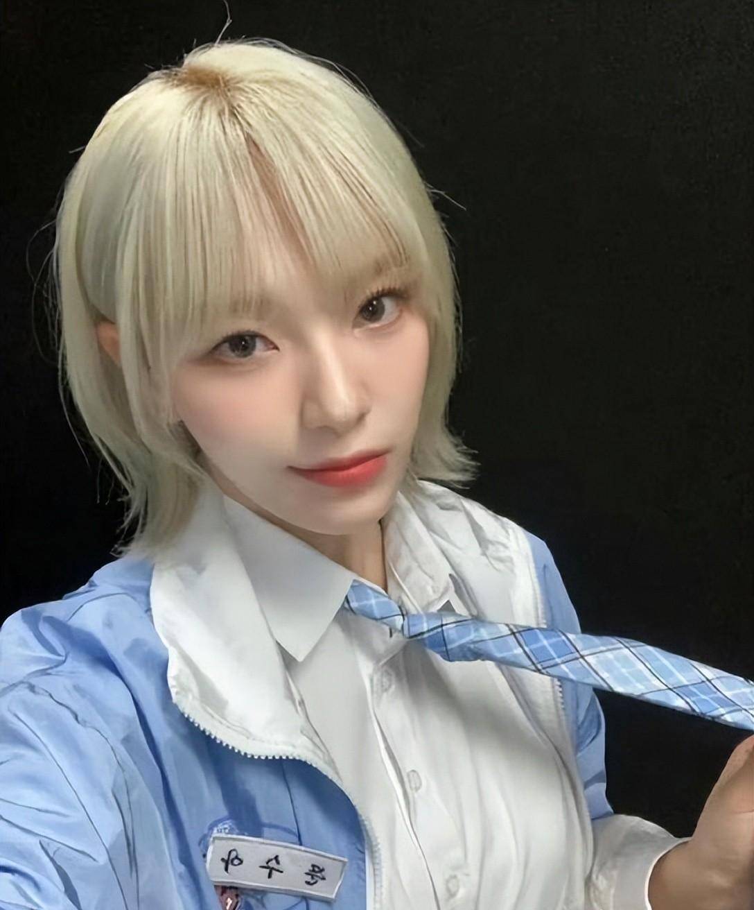 文秀雅,1999年出生于韩国忠清北道清州市,艺名sua,韩国说唱歌手.