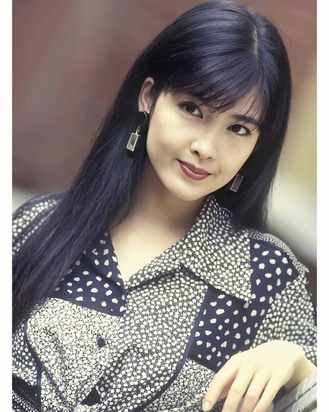 "玉女掌门人"周慧敏要离婚?倪震净身出户?痴缠半生爱情落幕?