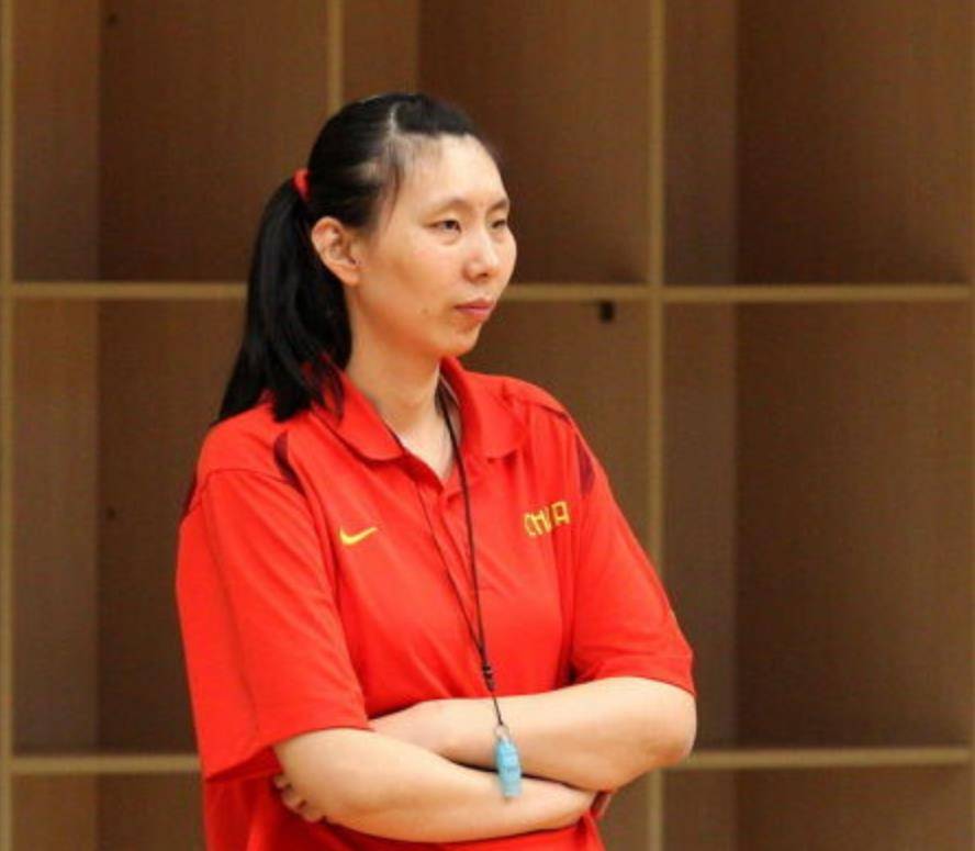 40岁陈楠:我们女篮的定海神针,嫁给2米04公务员,生下两个儿子_教练