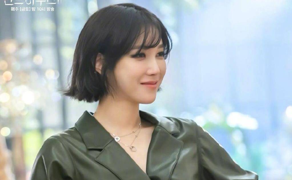 《顶楼2》播出至第6集,秀莲短发归来,与周丹泰热吻,观众们等着她摘下