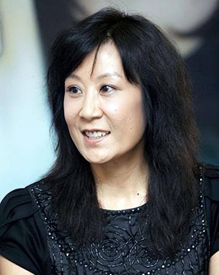 这也让她心里很是愧疚,她的丈夫也察觉到了苏小明的不对劲