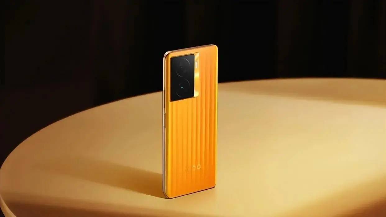 原创
            “白菜价”又出现了，12GB 256GB突降1899元，120W OIS光学防抖4