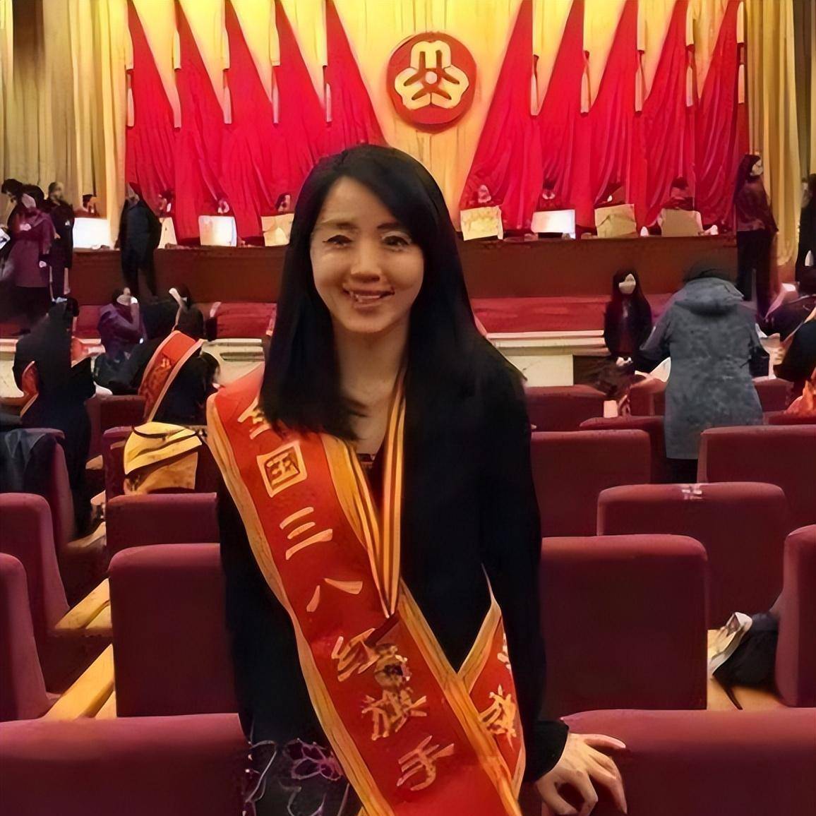 杨丹:工作27年零失误,为事业选择丁克15年,40岁产女全家乐开怀_女儿