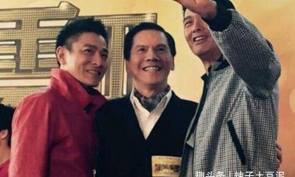 向华强敢让成龙下跪,敢捶王晶和曾志伟,但从不敢招惹这三个人!