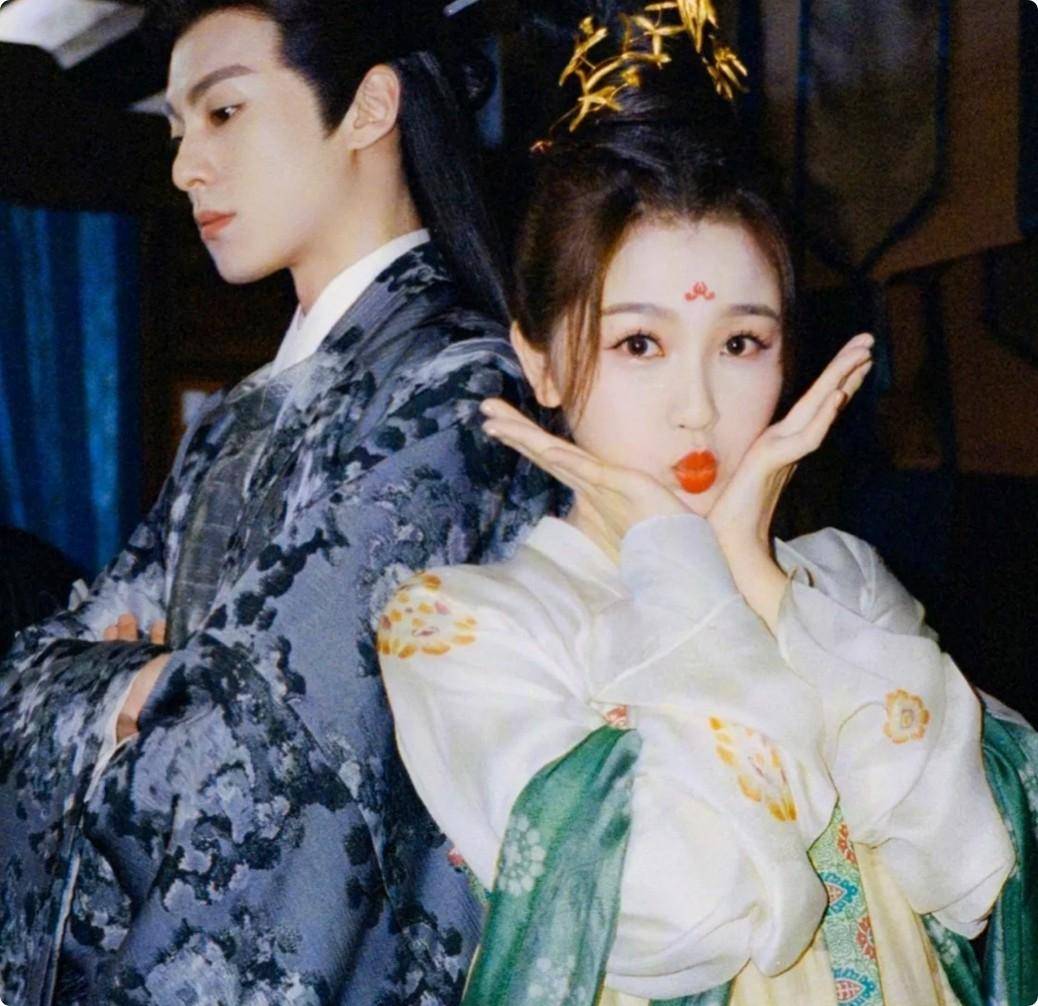 气质,颜值不输白鹿,《长月烬明》于正力捧的黄馨瑶能否大火?