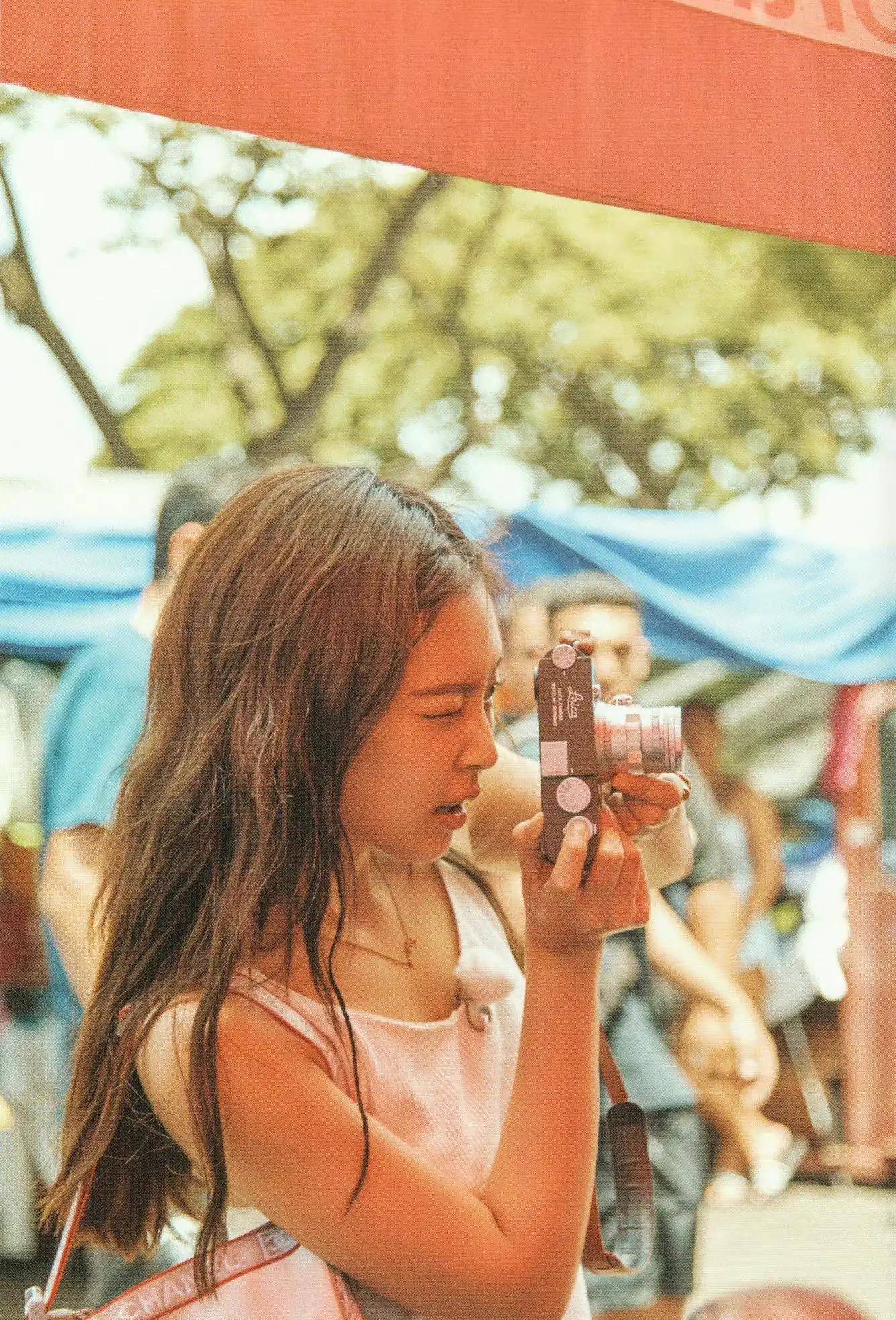 jennie夏日写真照片册扫图_长发_漂亮_眼线