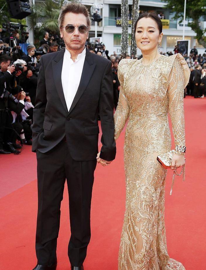 巩俐牵手陈道明走红毯!