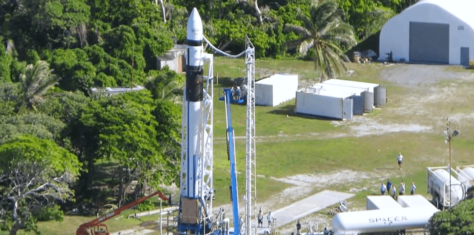 为了拿到更多的钱,他们必须证明自己:民企也能造火箭,就这样,猎鹰1号