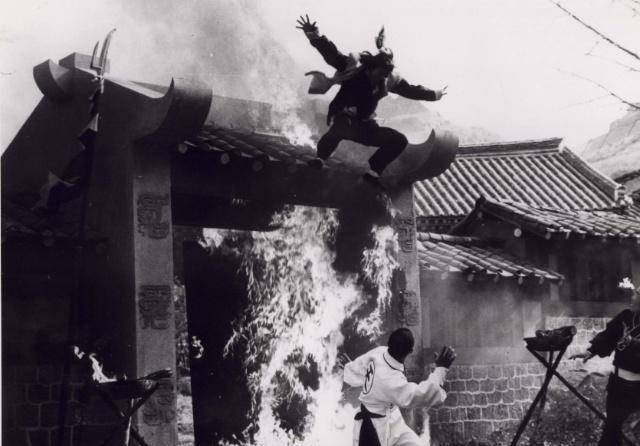 这是一场持续的,起起伏伏的灭佛运动,这些皇帝也并非庸主,柴荣和拓跋