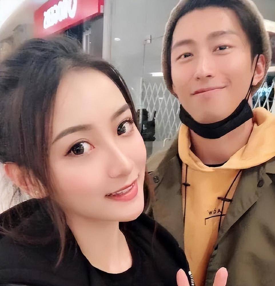 有钱人终成眷属,何超莲窦骁婚礼曝光,何超莲婚纱又美又瘦_网友_程晓玥