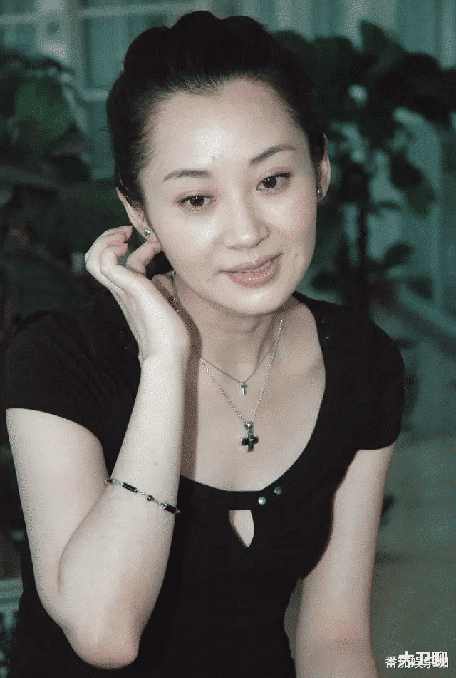 明星爆黑料,在娱乐圈陪吃陪睡都是小意思!