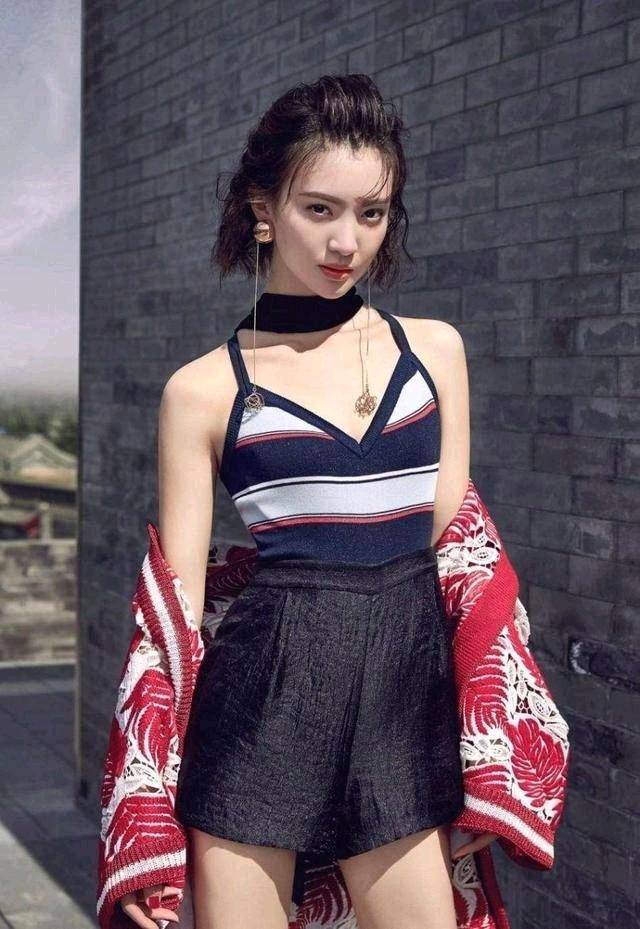 金晨穿衣真大胆,西装内直接穿身材衣,时尚又高级_粉色_优点_经验