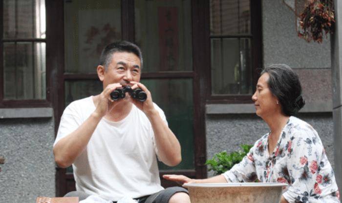 李洪涛:娶老师女儿,结婚30年零绯闻,他的两个嗜好让妻子很烦恼_表演