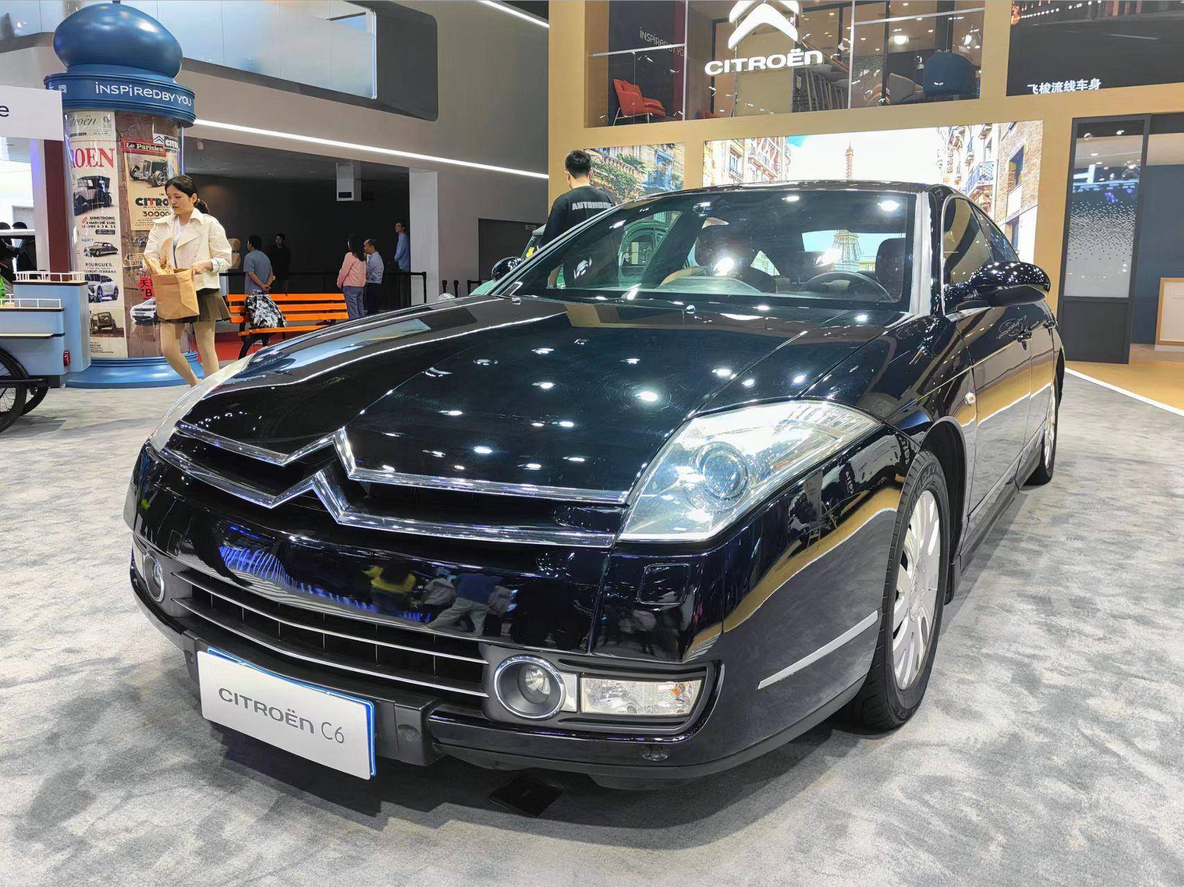 任法国总统"雅克·希拉克"的同款座驾欧版雪铁龙c6更是登临了车展现场