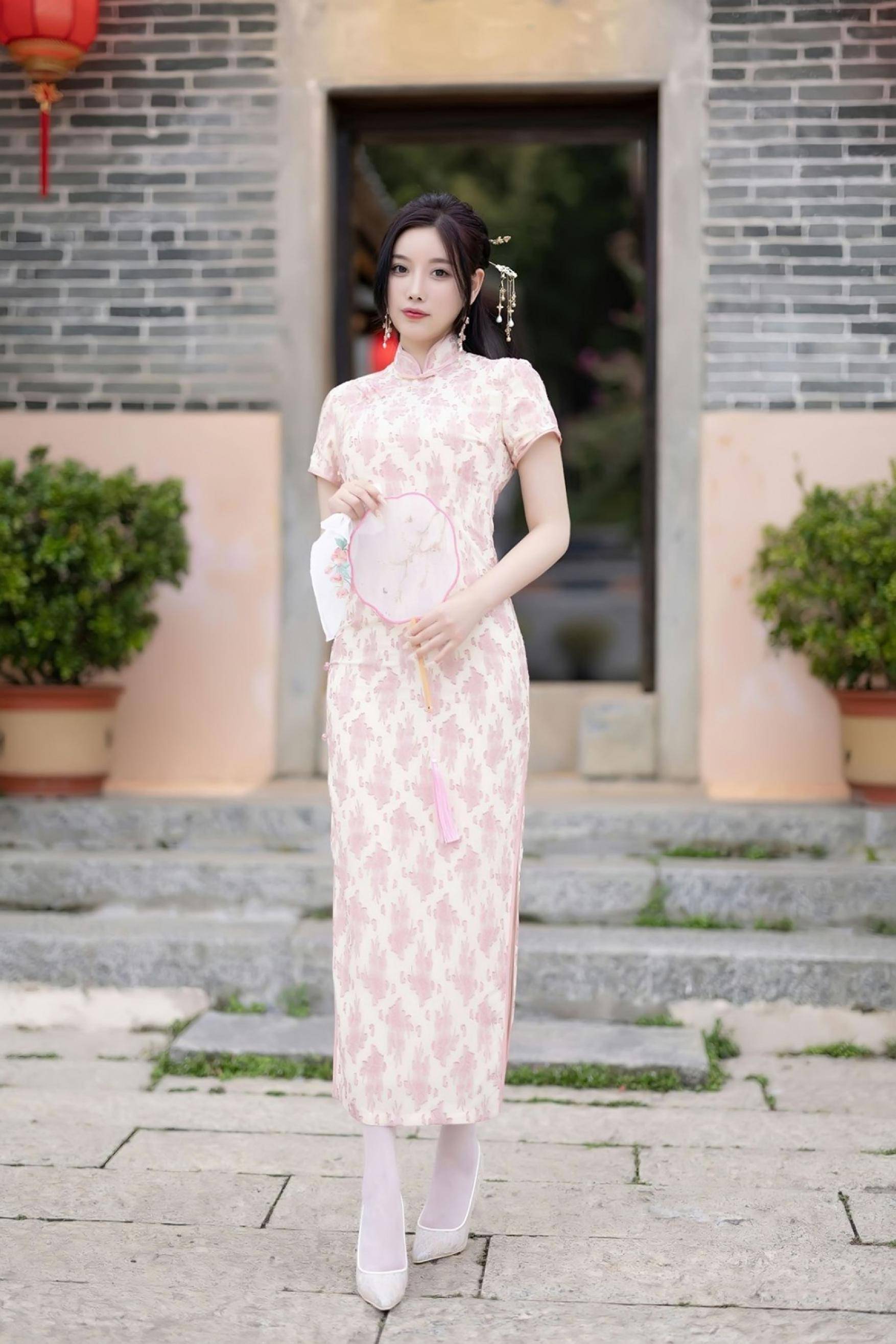 论穿旗袍妩媚功力,我只服她!杨晨晨_气息_时尚_服饰