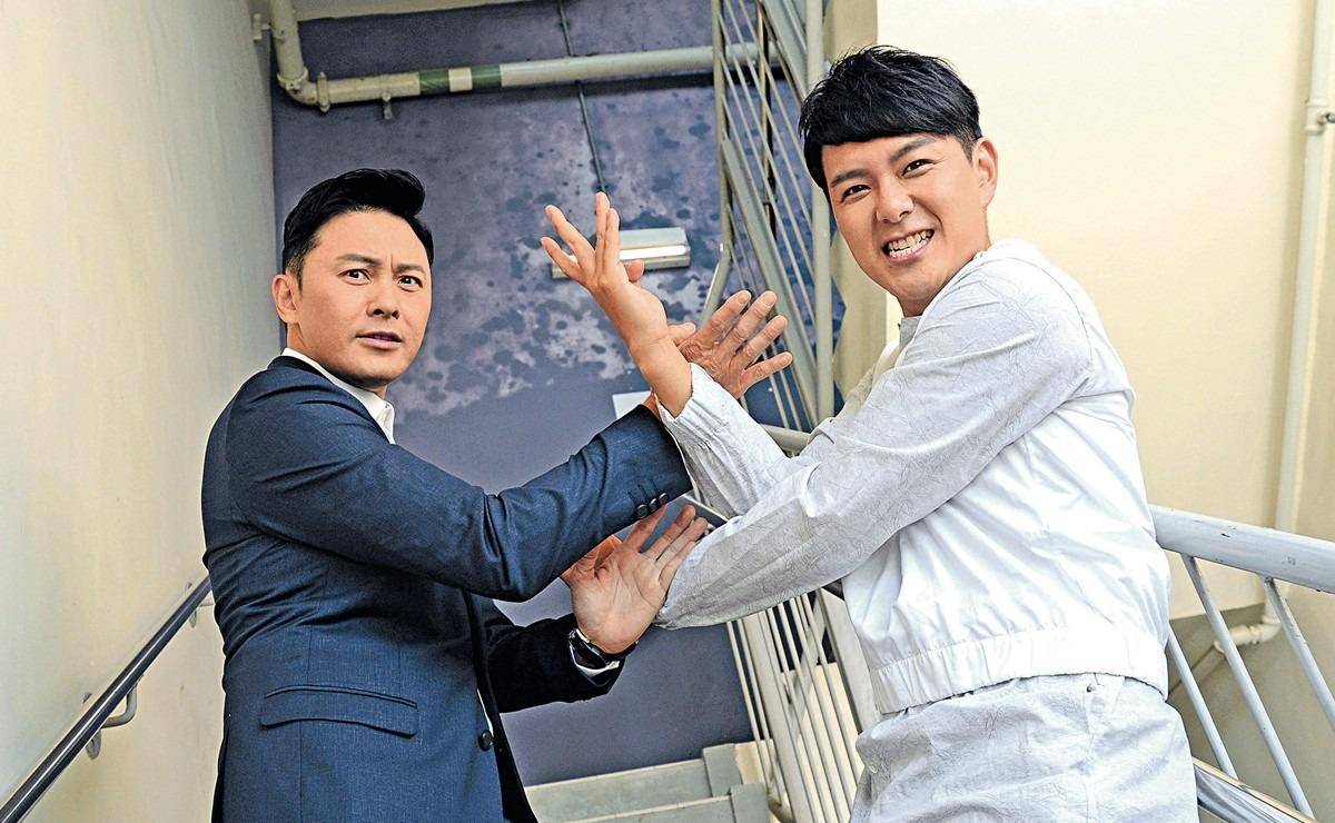 另外值得一提的是曹永廉的女子是tvb电力学校老队员姜大卫的大女儿蒋