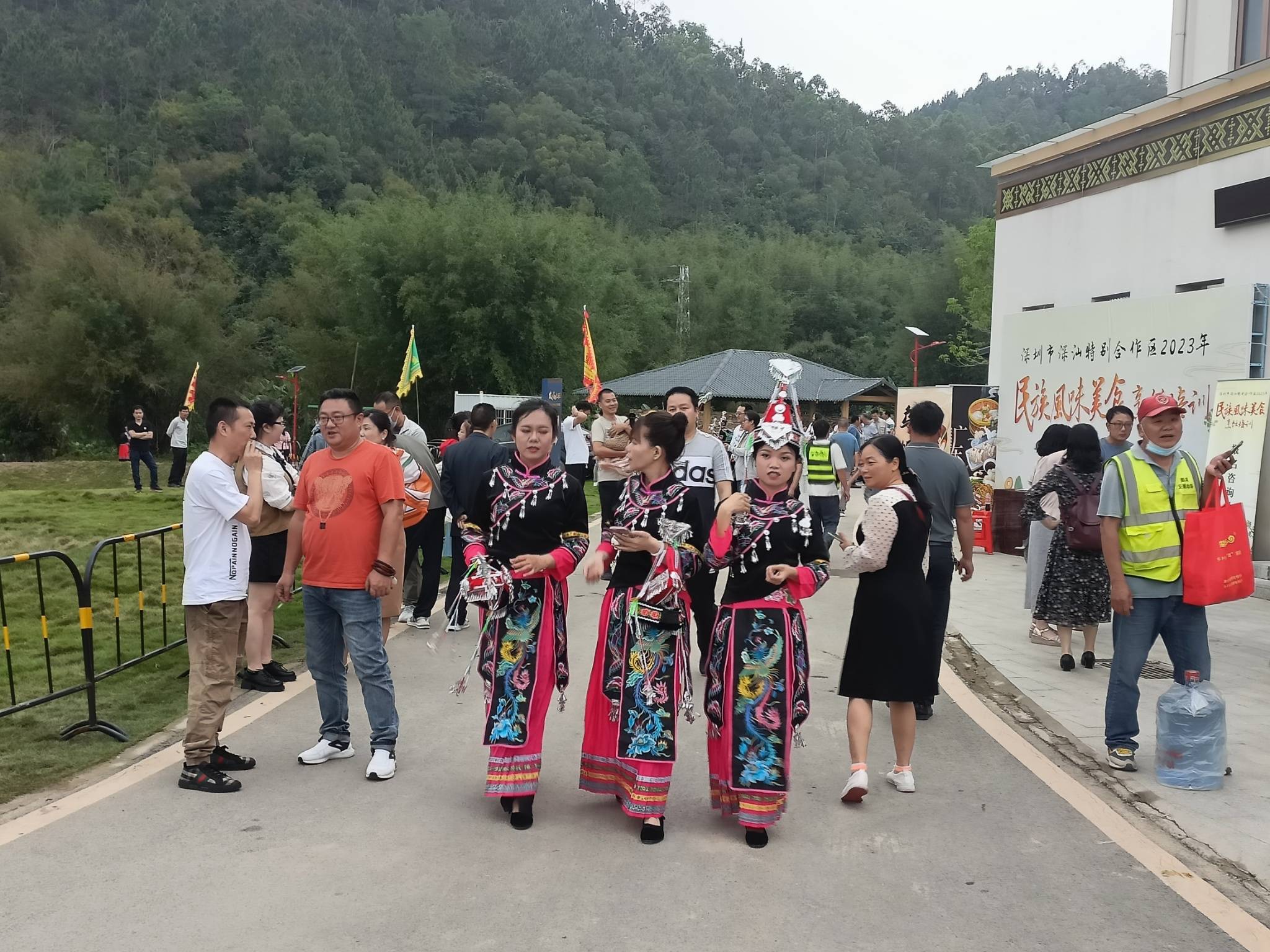 红罗畲族村,热闹非凡三月三_表演_游客_寨子