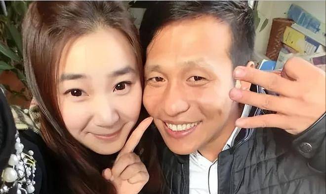 宋小宝:成名后分手原配,转身娶貌美粉丝,前妻活得比他还精彩_霍晓红