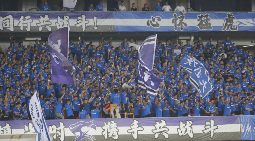 武汉三镇赛季首次出征客场，邀请球迷共同战斗…