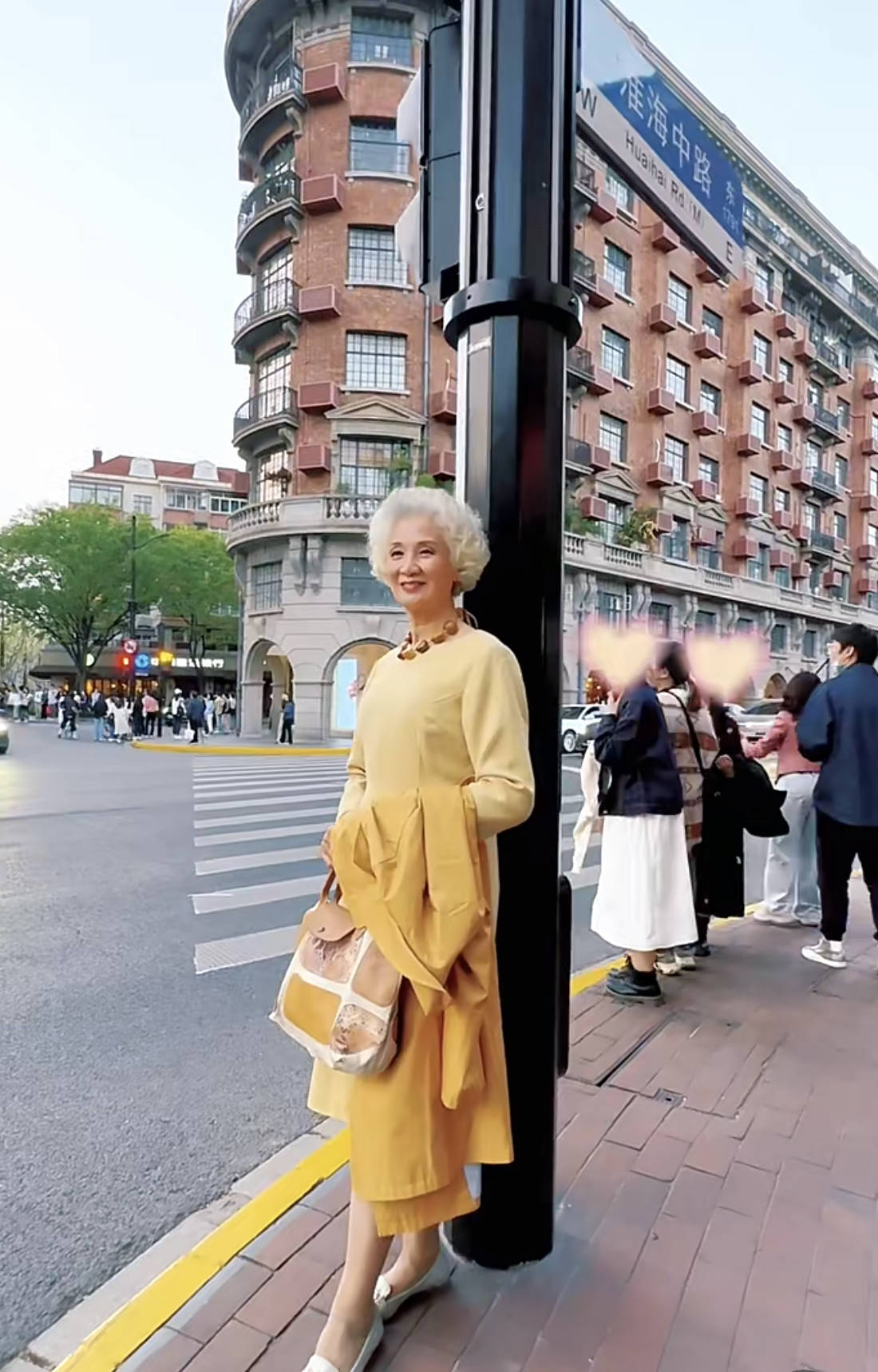 4位北京奶奶告诉你:穿裙过膝,鞋不带跟,白发不染,老了也优雅