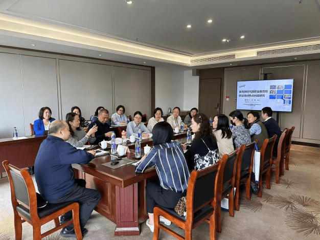 人社部职业技能鉴定中心研究员许远发表了题为"面向新时代的职业教育