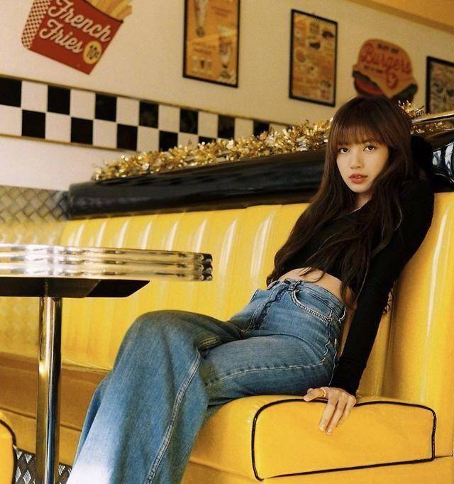 南韩小甜豆lisa晒新照,最新发色撞脸动漫人物,网友:真女神_lisa_照片