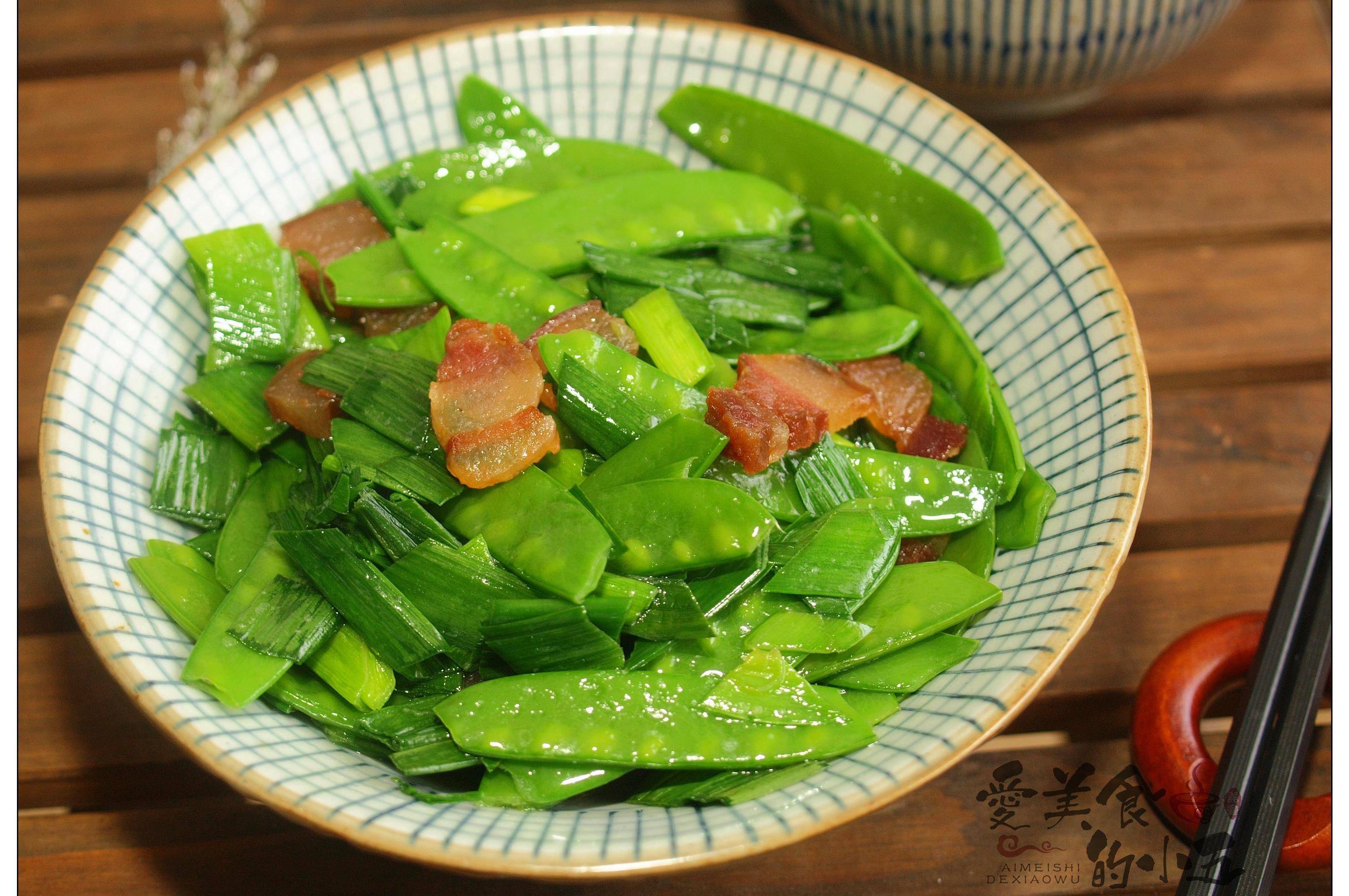 荷兰豆,青蒜炒腊肉,带有浓浓潮汕特色的家常菜,青翠养眼又好吃