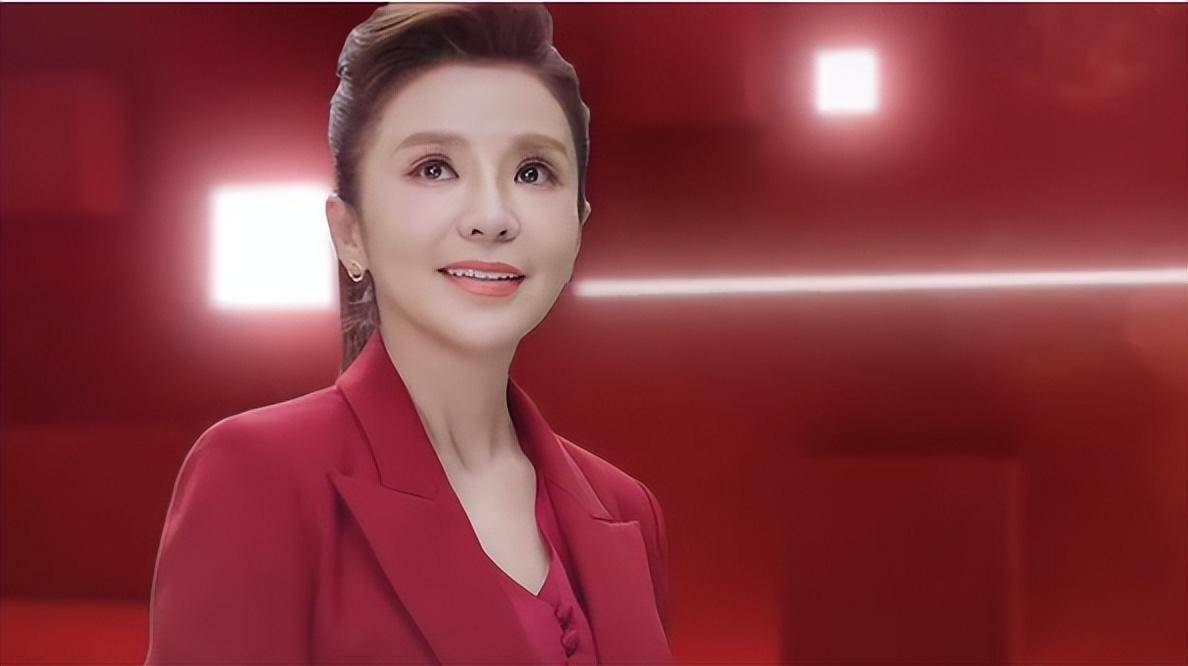 cctv:主持人大赛开启,王嘉宁尹颂以优秀选手身份升级当"评委"_中央_总