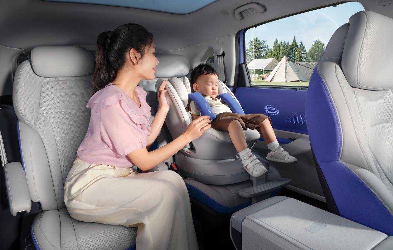 全球首款智能亲子车 极狐汽车考拉亮相上海车展_搜狐汽车_搜狐网