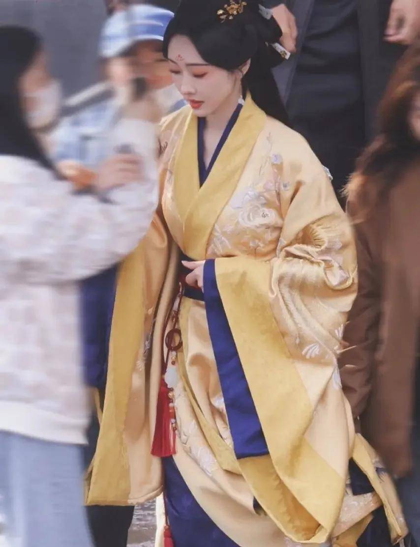 女二号苏娥皇由宣璐出演,小说里苏娥皇是倾国倾城的大美人,而宣璐也是