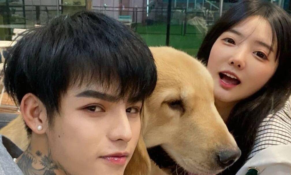 殷世航求婚成功后晒和套璐璐打闹视频,两人一起玩"求婚梗",继续扮演