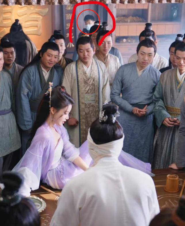 罗云熙新剧被指傻,花7亿拍5场拙劣戏网友:不尴尬吗?_镜头_牙齿_傻子