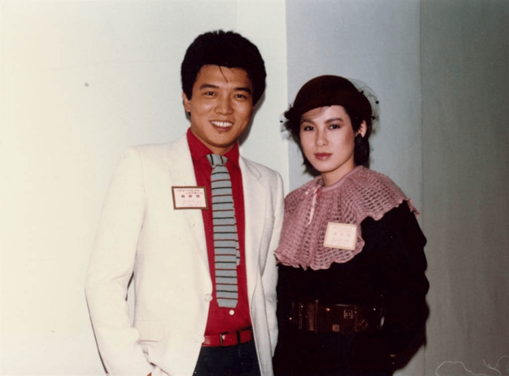 张佩华和妻子图片