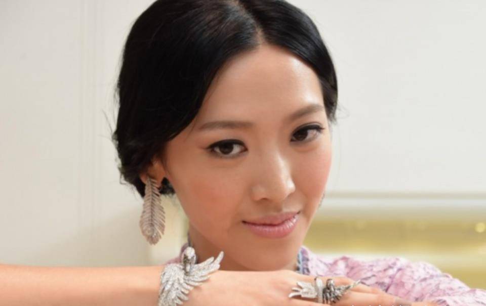 《她们创业的飞鸟》中,李元元的主戏寥寥无几,但和男主邱泽却有不少的