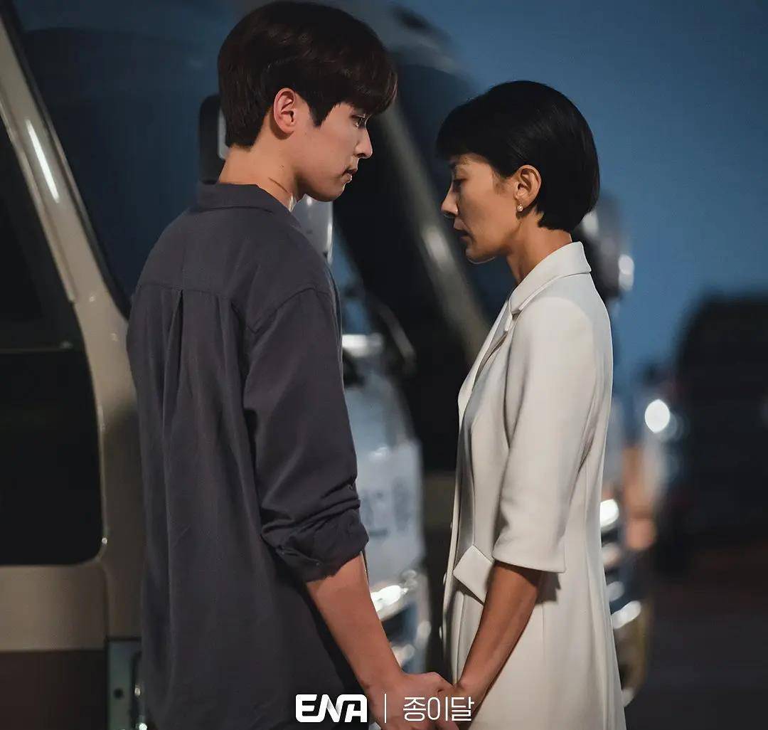 金亨瑞的新剧《纸之月》来了,改编自宫泽理惠的同名剧,演技真好_刘伊