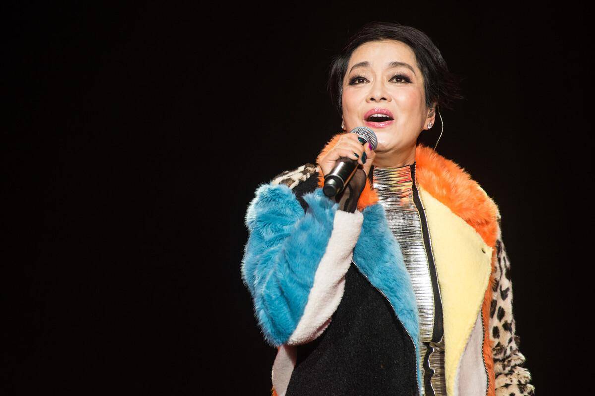 60岁毛阿敏近况曝光,与女儿合影似陌生人,两人真实关系引热议_解植坤