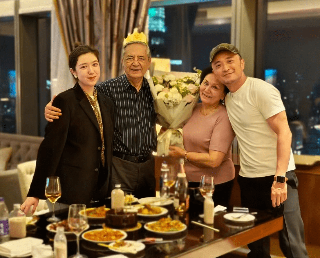 尼格买提回母校重游,晒全家福低调庆生,40岁单身生活更惬意_生日_视频