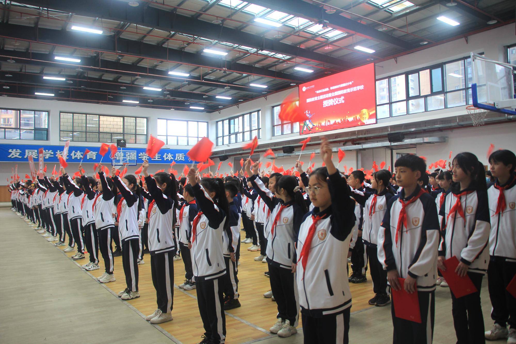 "104中学领导表示.