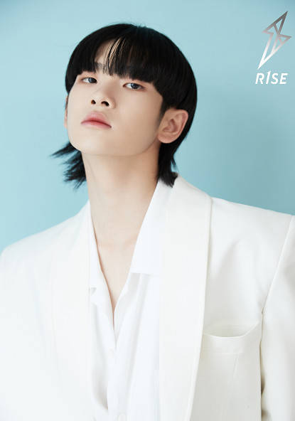 r1se成员粉丝名:周震南夏之光属于宇宙组,他的粉丝名才确定