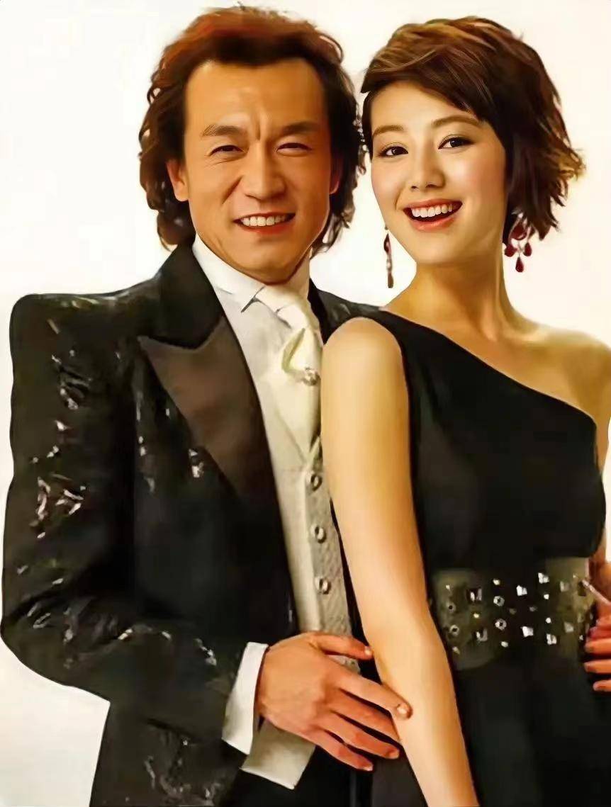 圈的人缘也一直非常好,譬如电视著名主持人李咏以及李咏的老婆哈文