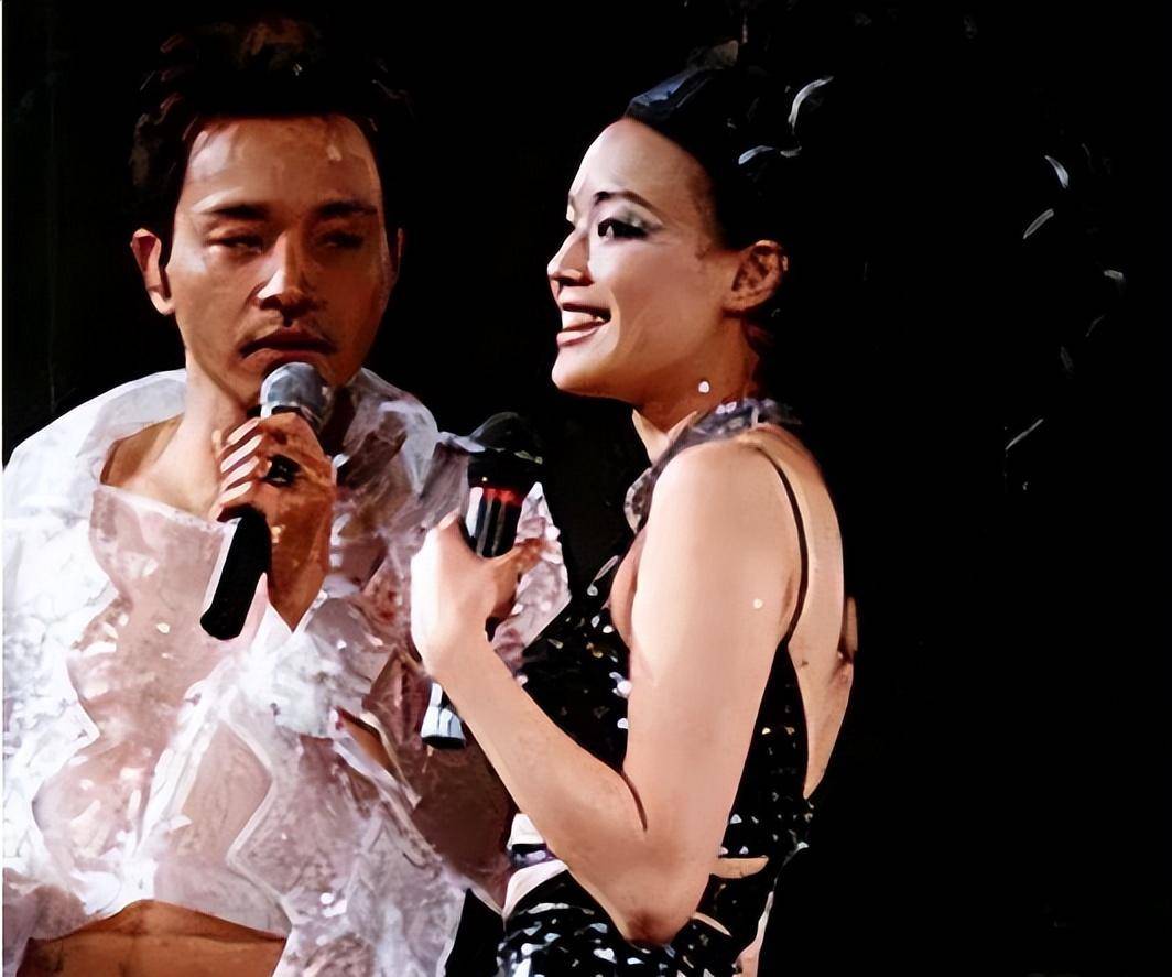 更是带着她登上自己的演唱会舞台不仅向王晶建议让舒淇转型张国荣对