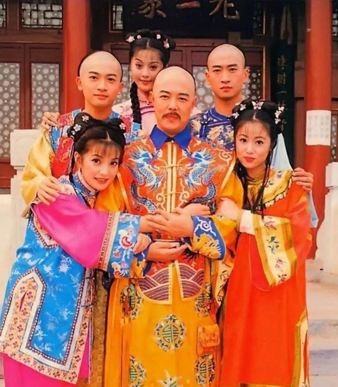 98年的一部古装喜剧《还珠格格》风靡一时,还珠格格真的存在吗?