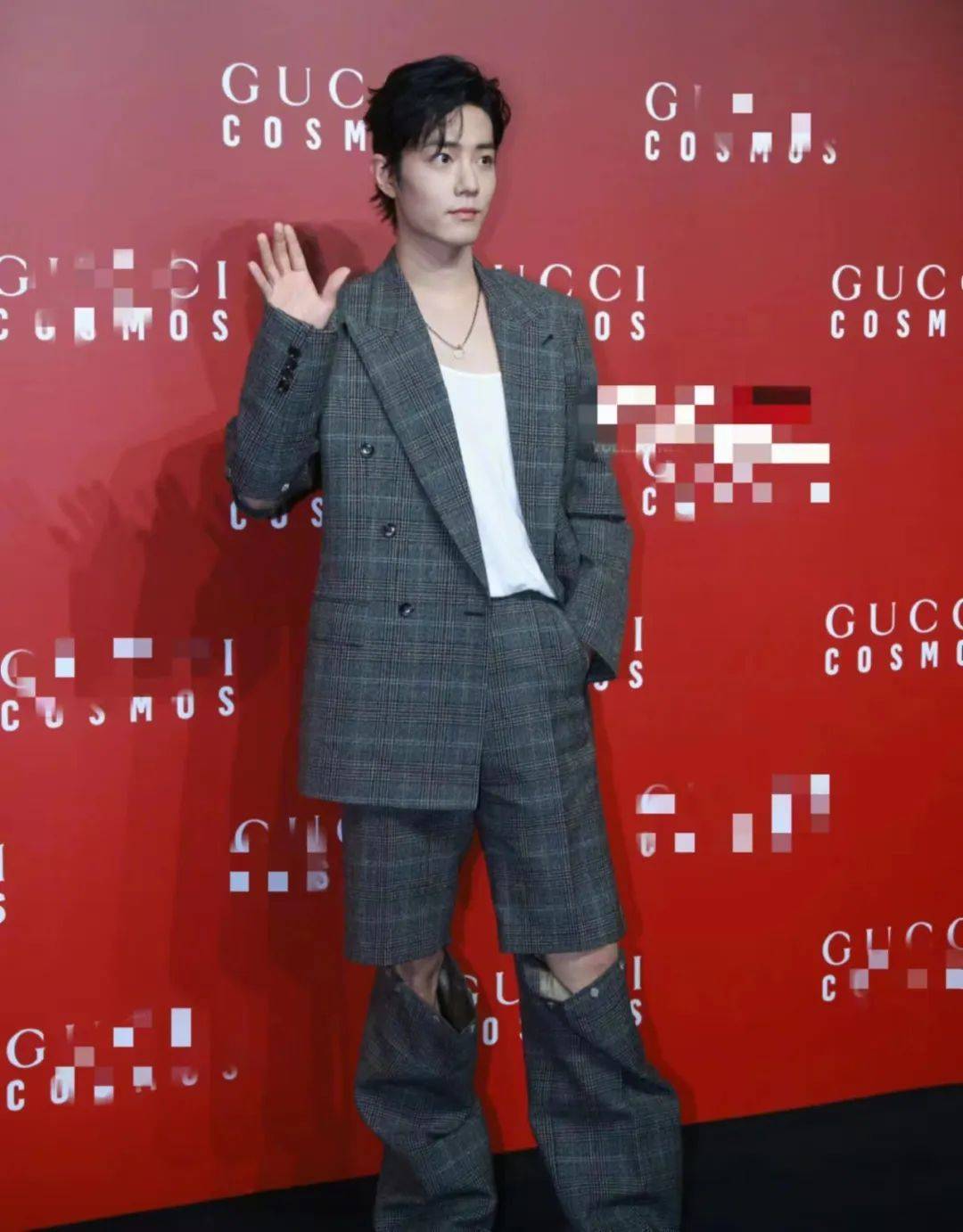 上海这一夜:肖战脸颊凹陷,惠英红脸僵,舒淇瘦成大头娃娃