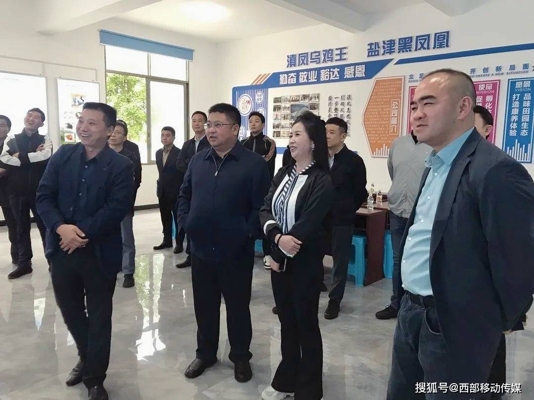 宁亚宁一行先后来到水田新区云尚文化电商直播中心,扶贫车间,牛寨乡滇