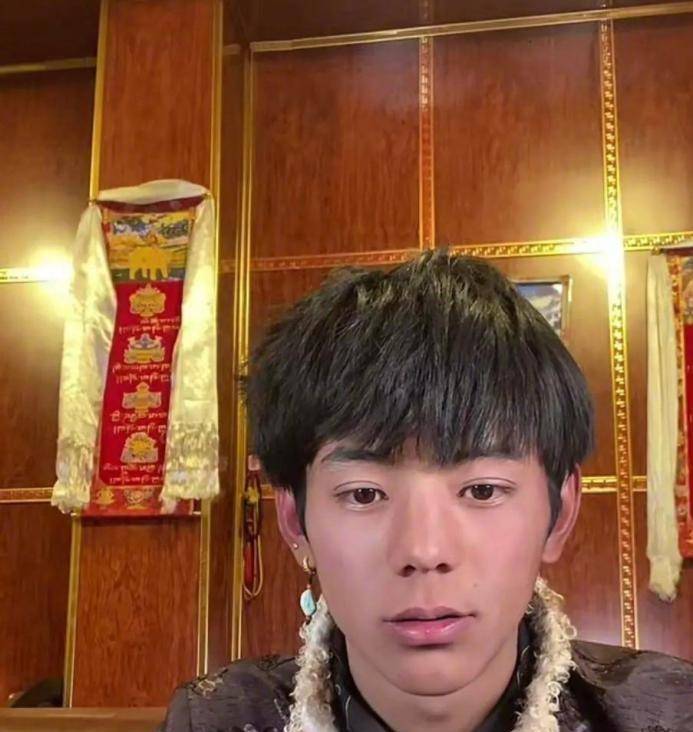 "甜野男孩"丁真,走红后拒绝娱乐公司千万签约费,如今咋样了_胡波_网友