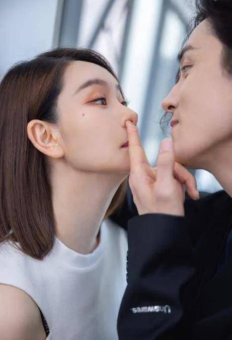 戚薇现身活动,幸福指数飙升,李承铉表现感人_网友_孩子_妻子